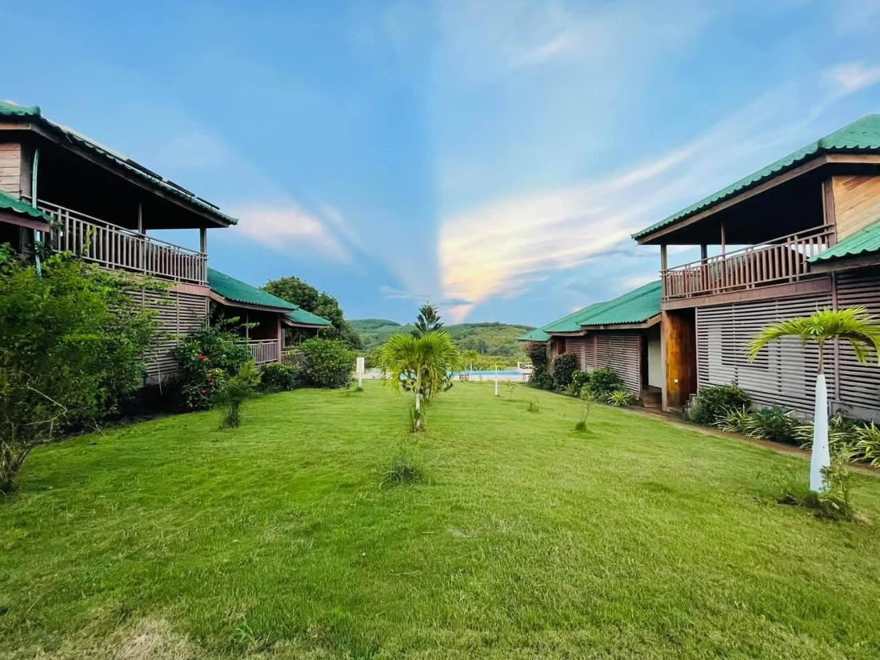 Ratanakiri Paradise Hotel & Restaurant Banlung Extérieur photo